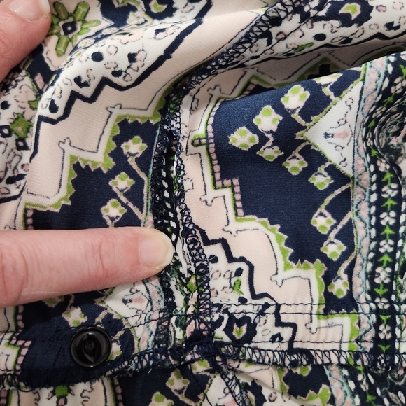 Cupcakes and Cashmere Kabrina Wrap Blouse Women's Size Small - Picture 13 of 13